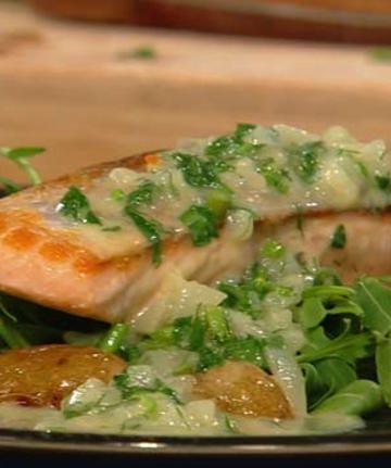 Salmon in white chocolate, dill and lemon sauce
